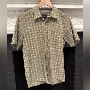 Patagonia Short Sleeve Green Crosshatch Button Up Shirt